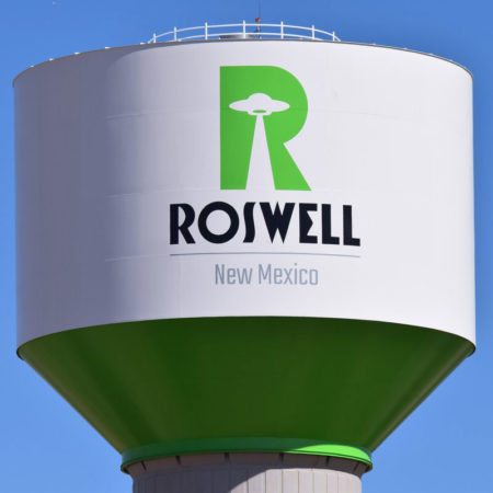 The Roswell Song by Reina el Cid and Toni Lindgren